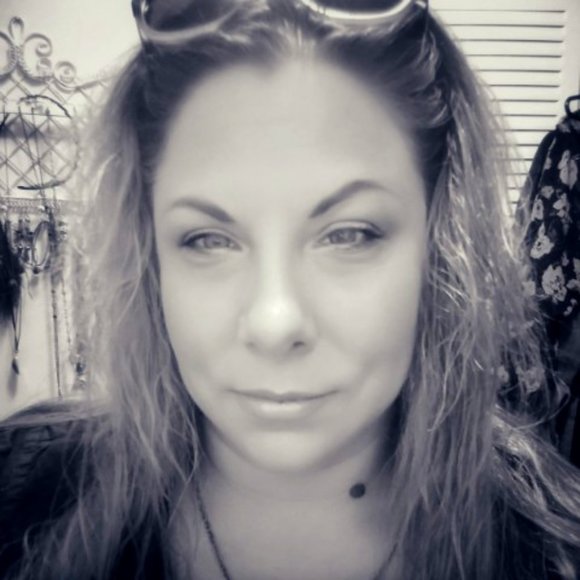 Welcome, Poshers! 🌼 - Picture 1 of 1